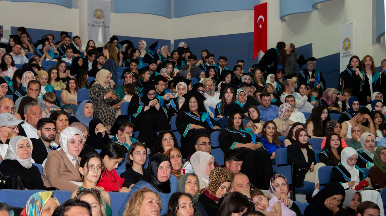 Selçuk Üniversitesinde mütercim ve tercümanların mezuniyet sevinci 